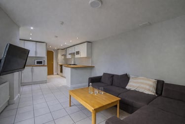 7 bed house, Merthyr Street, Cathays, Cardiff, CF244JL - Image 1